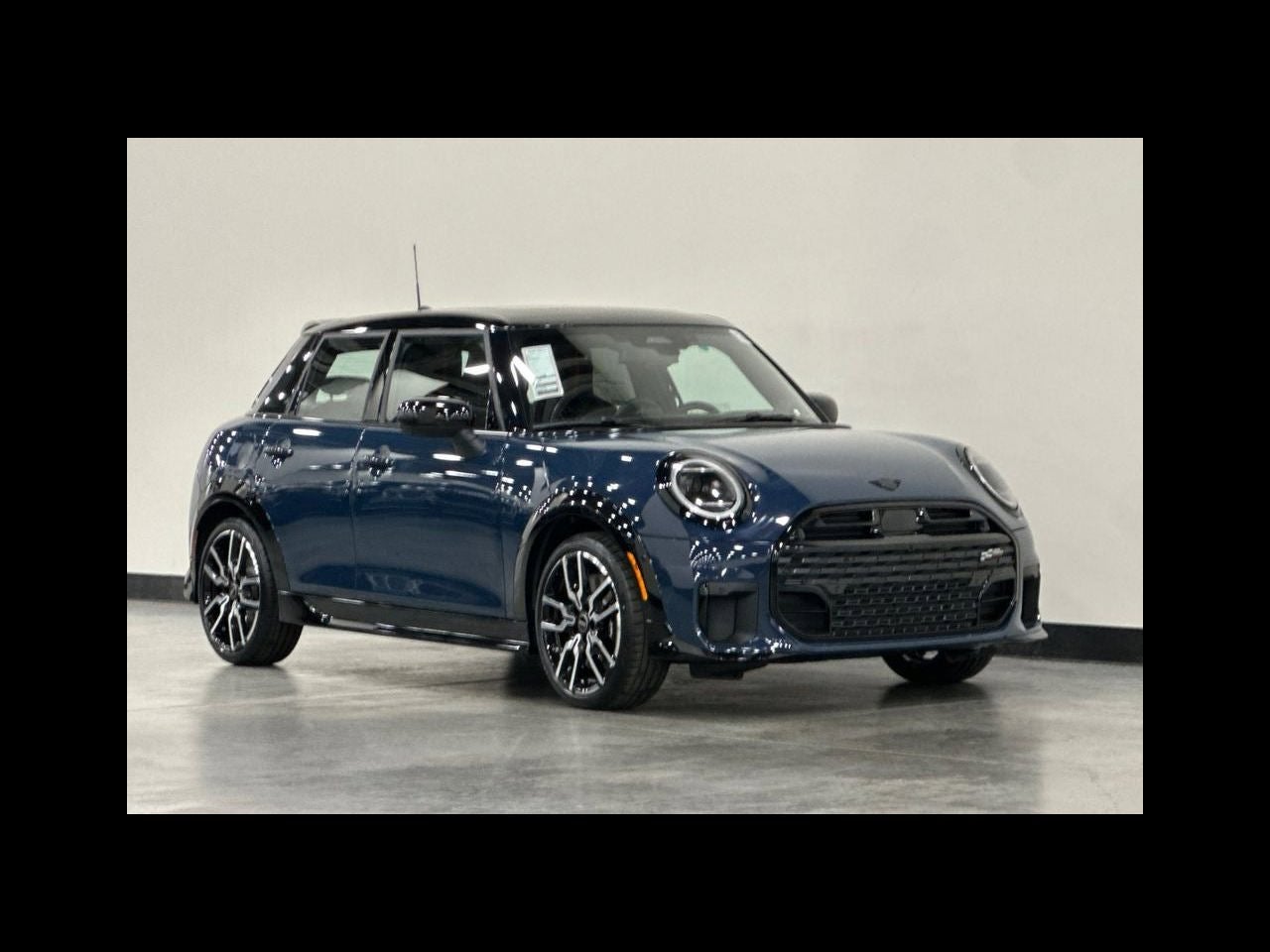 2026 MINI 4 DOOR ICONIC