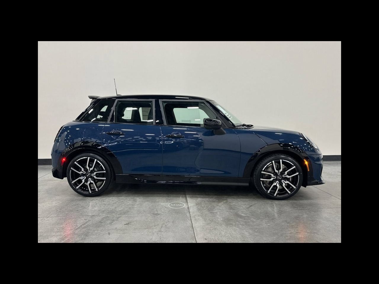 2026 MINI 4 DOOR ICONIC
