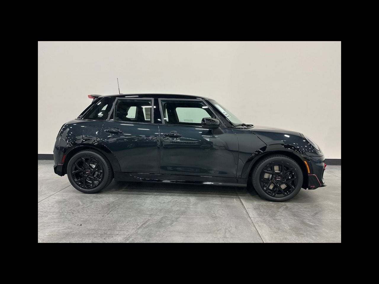 2026 MINI 4 DOOR ICONIC