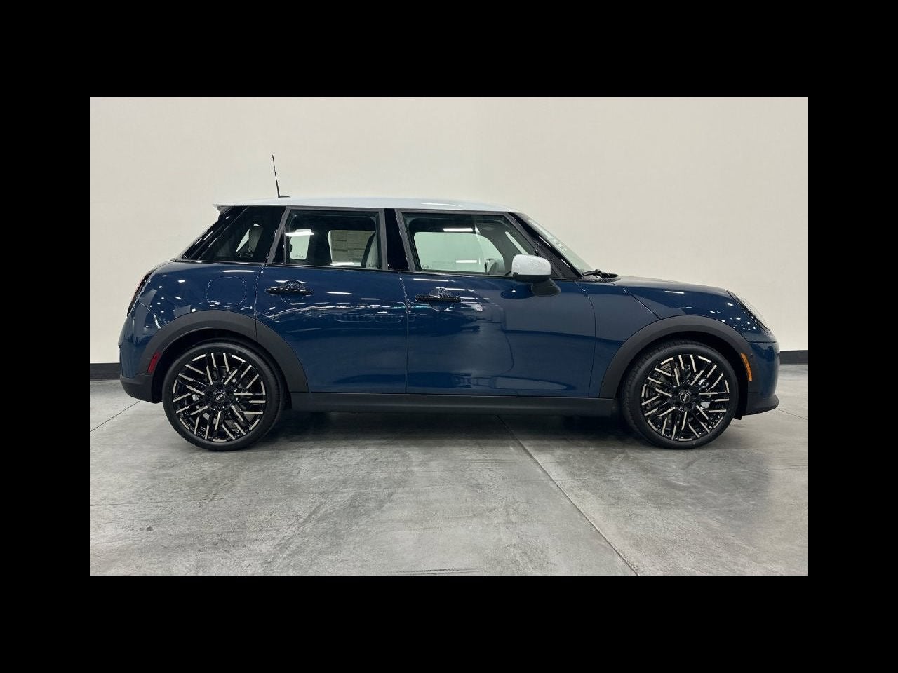 2027 MINI 4 DOOR ICONIC