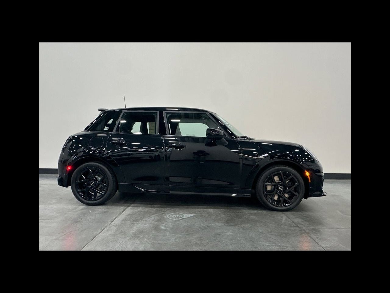 2026 MINI 4 DOOR ICONIC