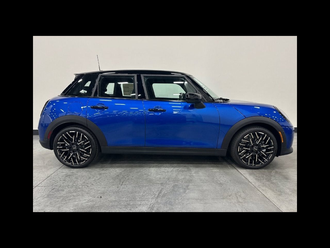 2027 MINI 4 DOOR SIGNATURE PLUS