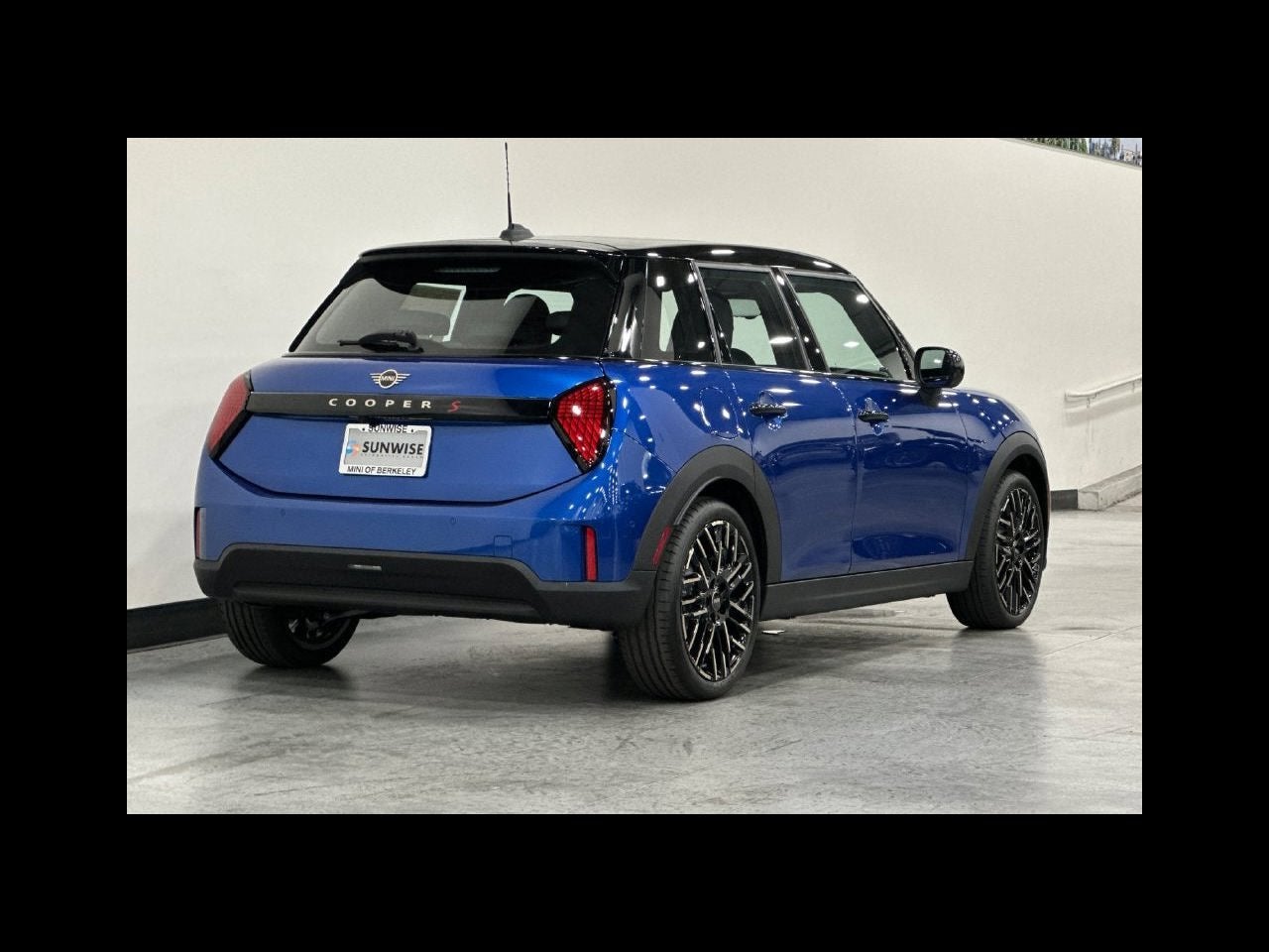 2027 MINI 4 DOOR SIGNATURE PLUS