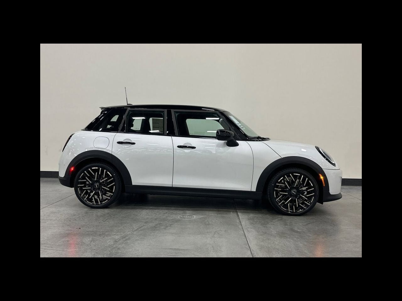 2026 MINI 4 DOOR ICONIC