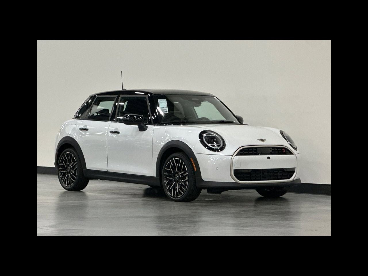 2026 MINI 4 DOOR ICONIC