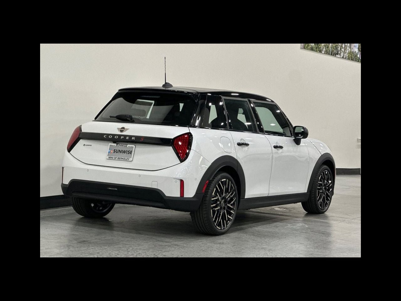 2026 MINI 4 DOOR ICONIC
