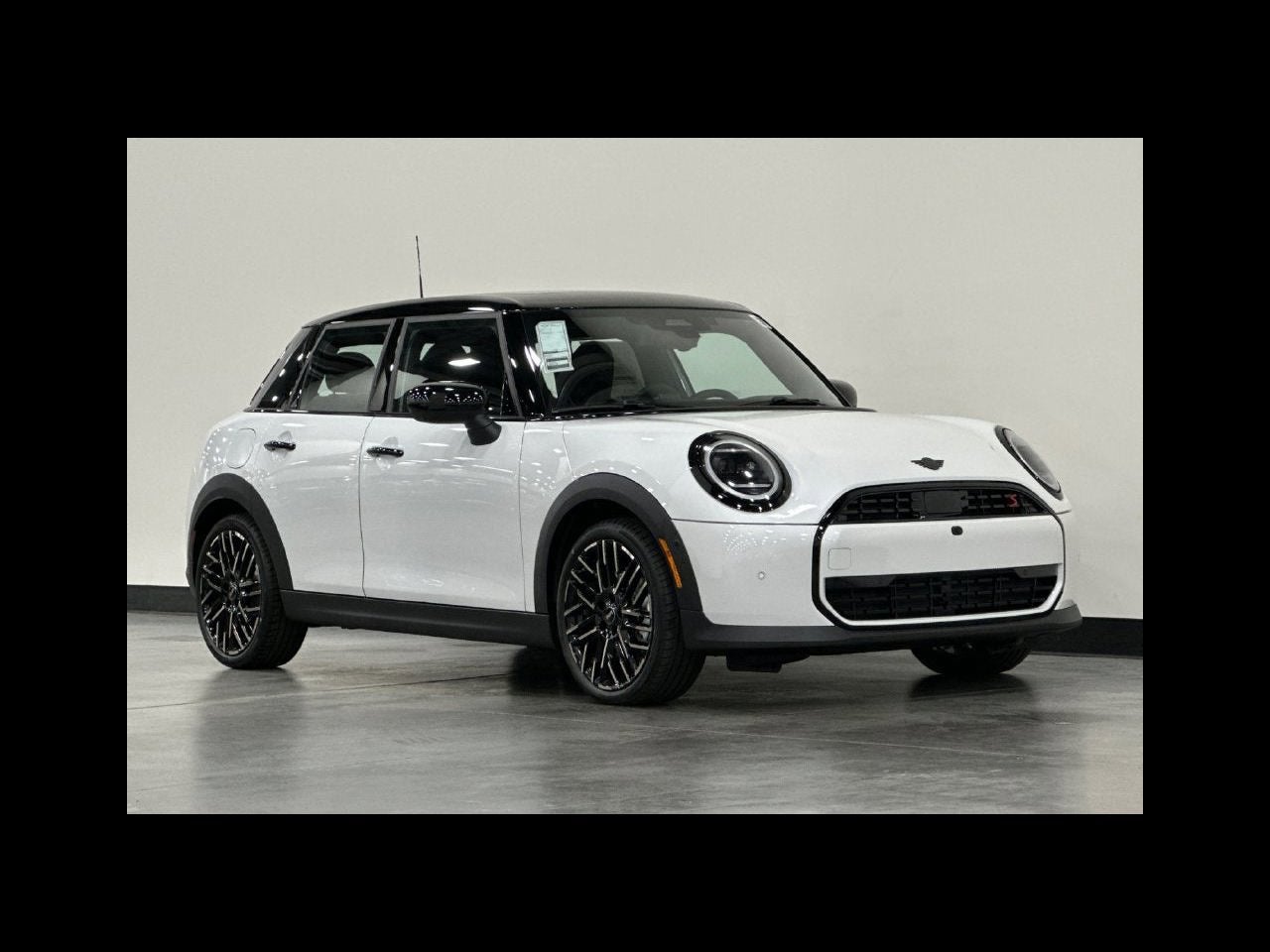 2027 MINI 4 DOOR ICONIC