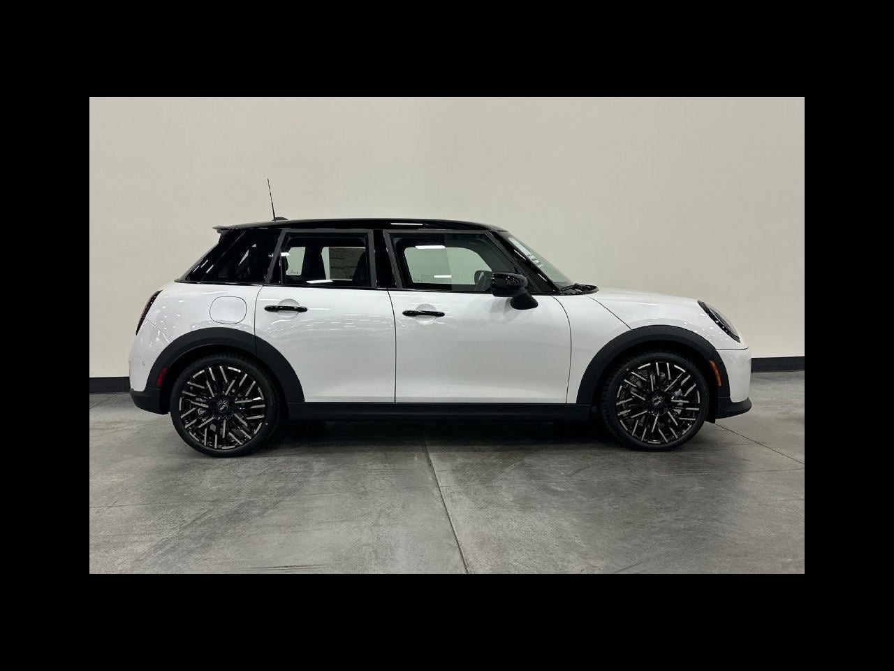 2027 MINI 4 DOOR ICONIC