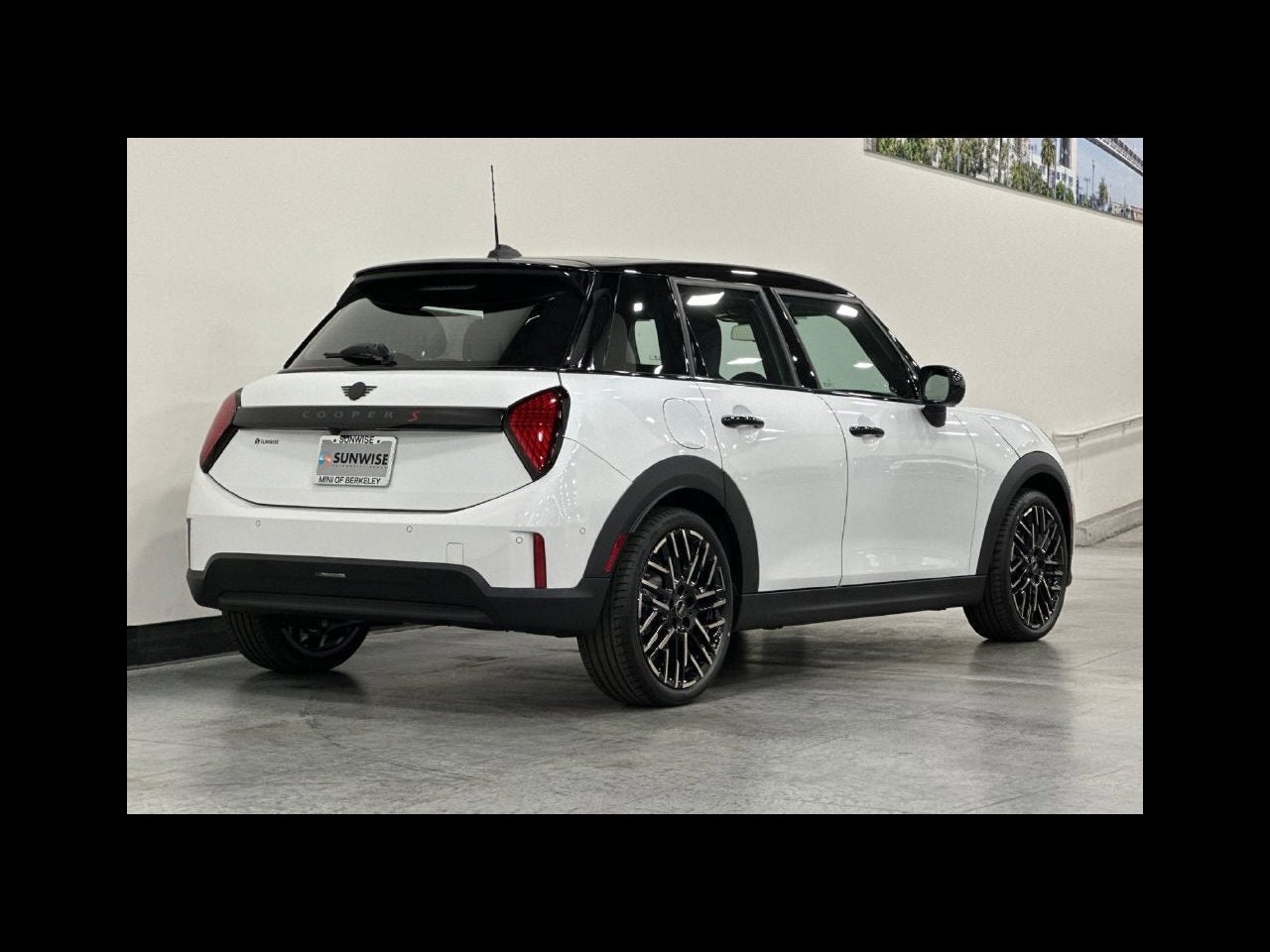 2027 MINI 4 DOOR ICONIC