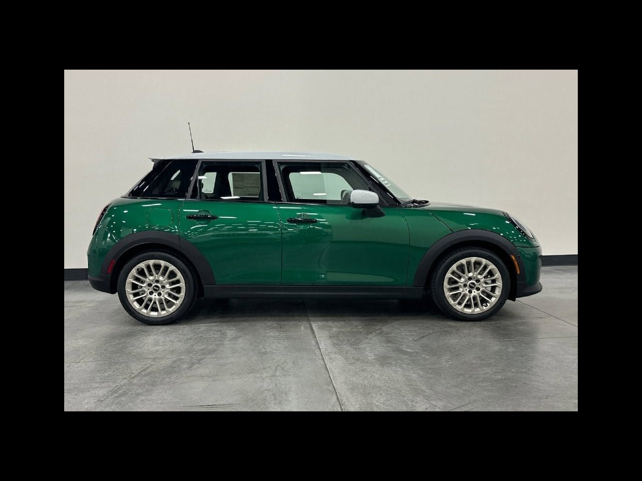 2027 MINI 4 DOOR ICONIC