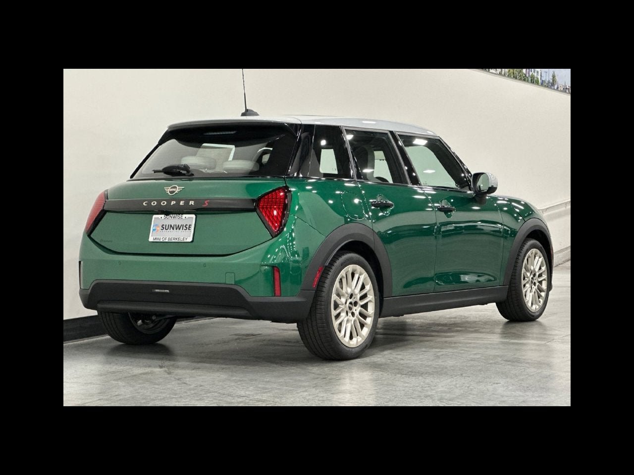 2027 MINI 4 DOOR ICONIC