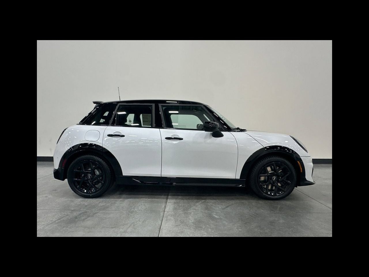 2027 MINI 4 DOOR ICONIC