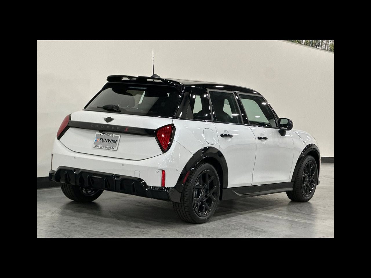 2027 MINI 4 DOOR ICONIC