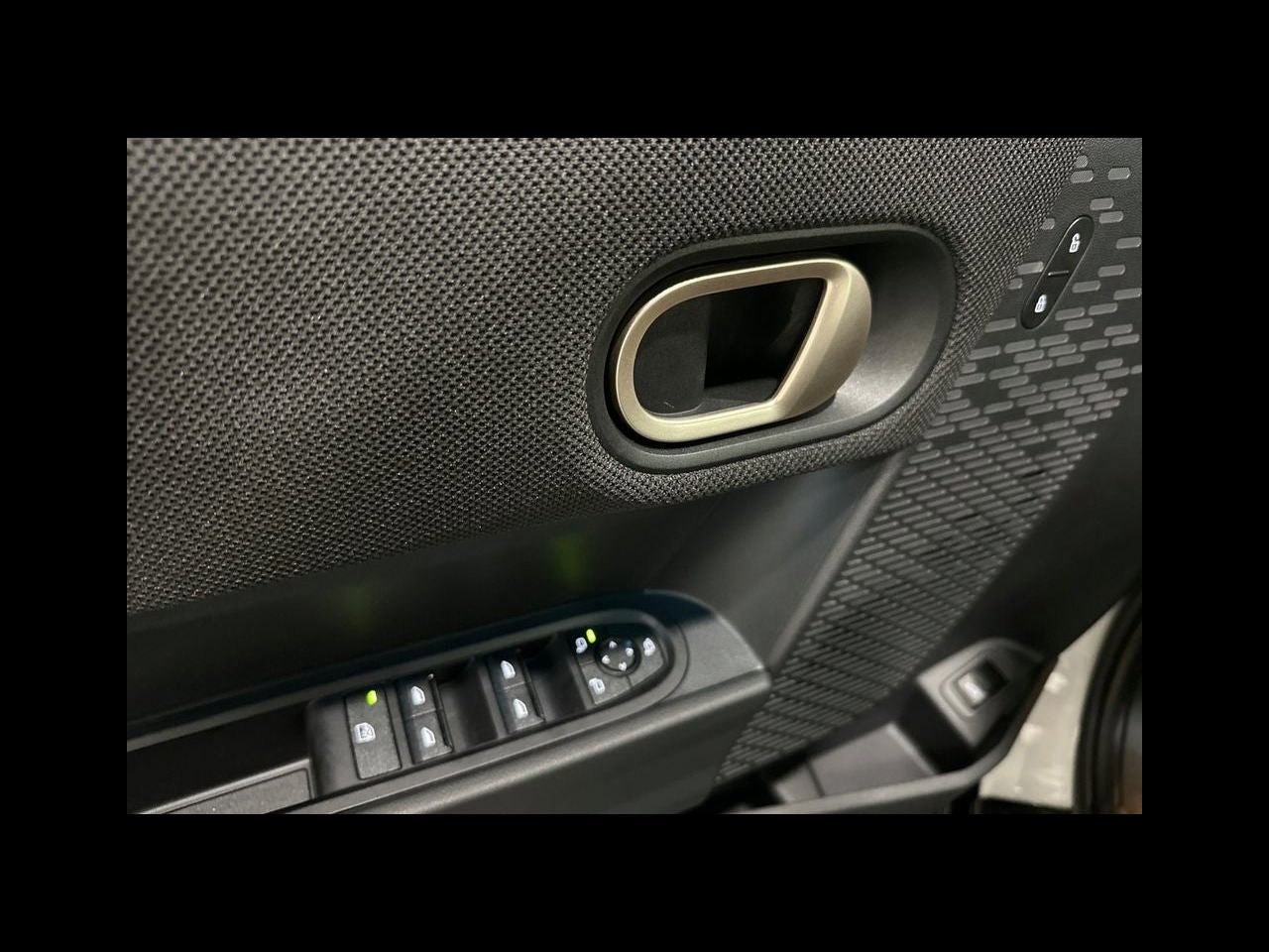 2027 MINI 4 DOOR ICONIC