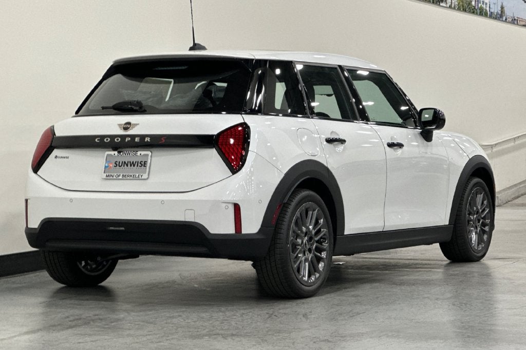 2026 MINI 4 DOOR SIGNATURE PLUS