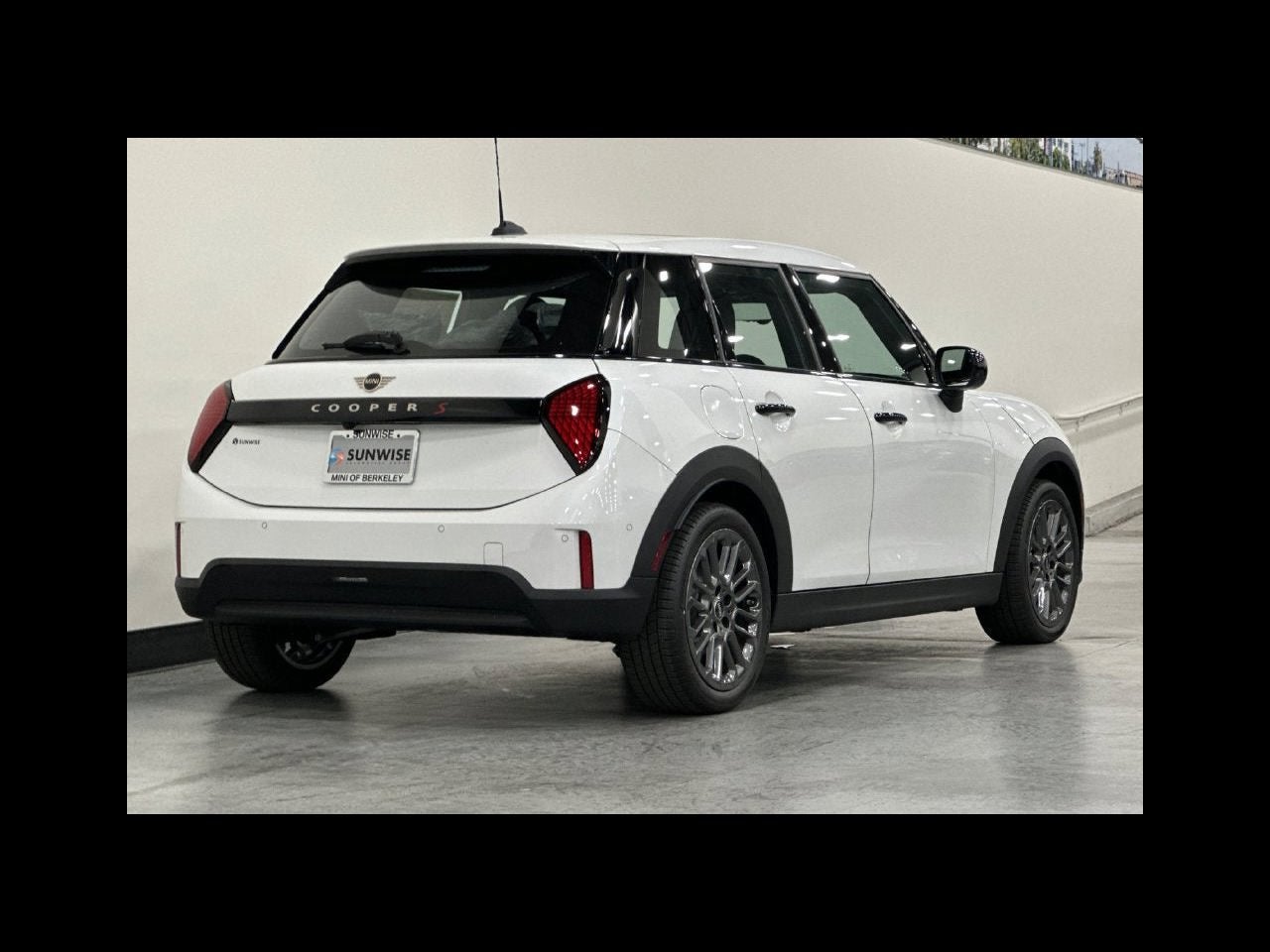 2026 MINI 4 DOOR SIGNATURE PLUS