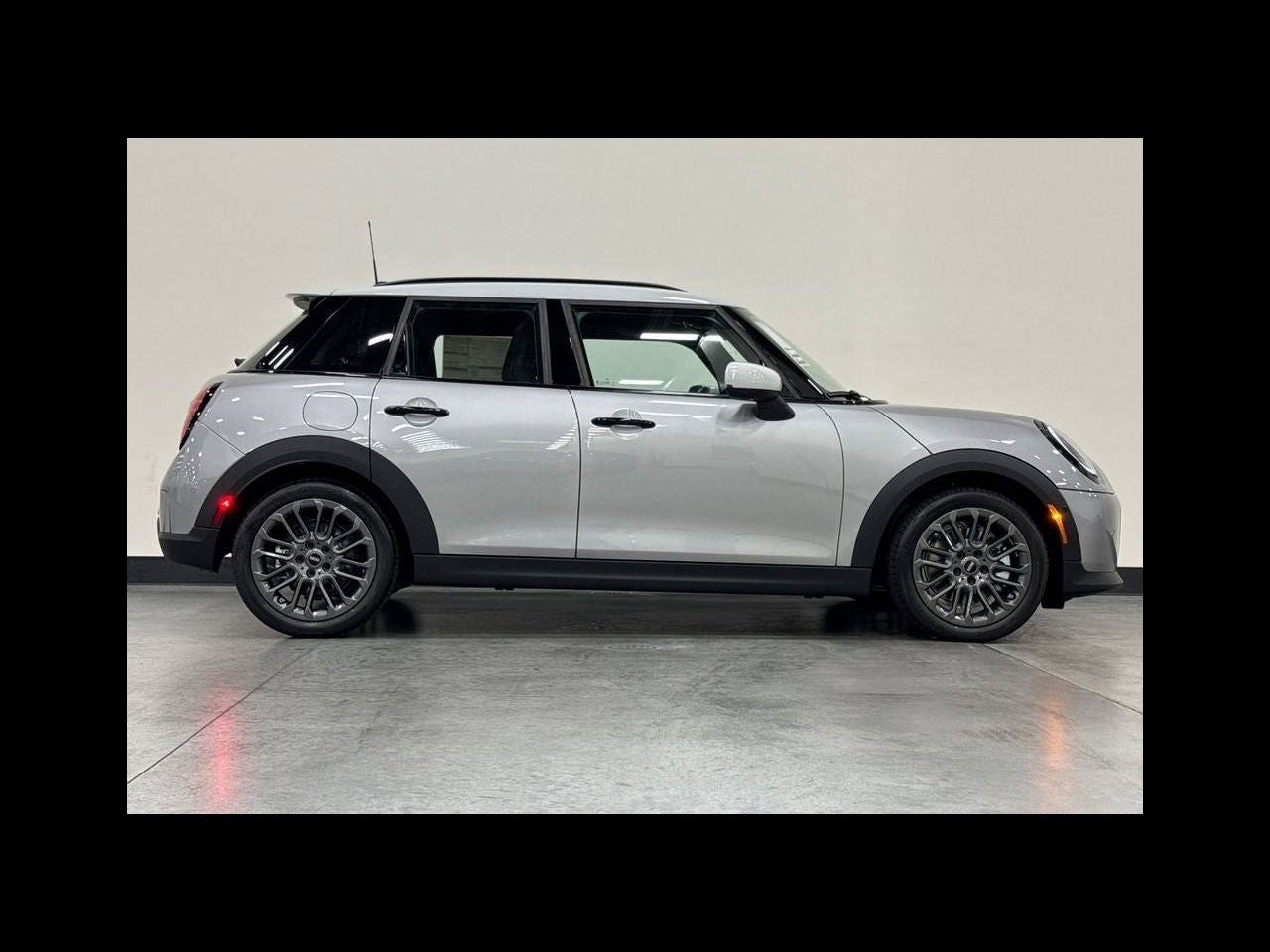 2026 MINI 4 DOOR ICONIC