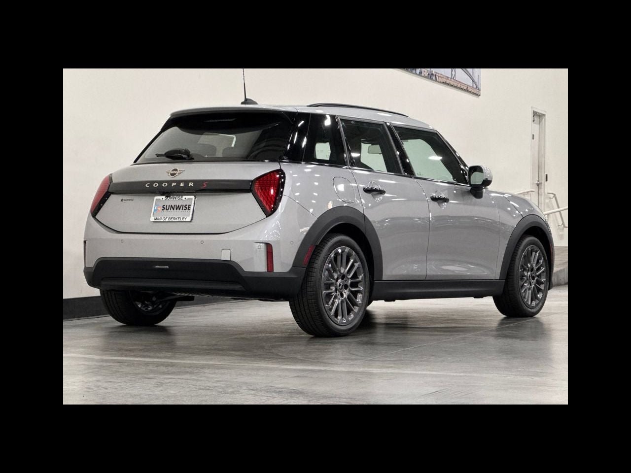 2026 MINI 4 DOOR ICONIC