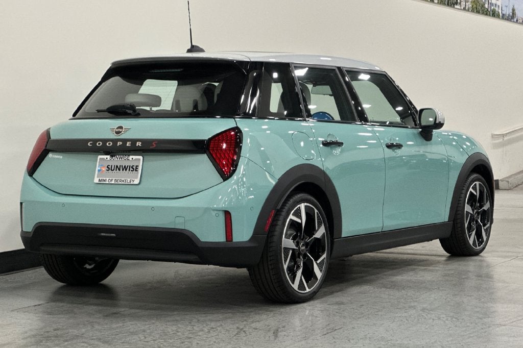 2027 MINI 4 DOOR ICONIC