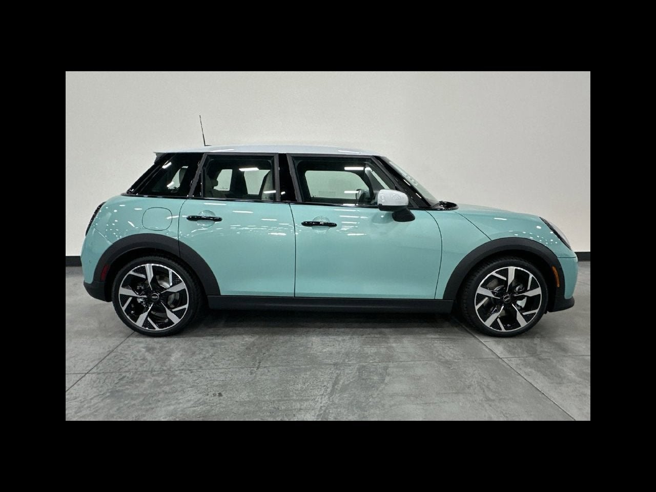 2027 MINI 4 DOOR ICONIC