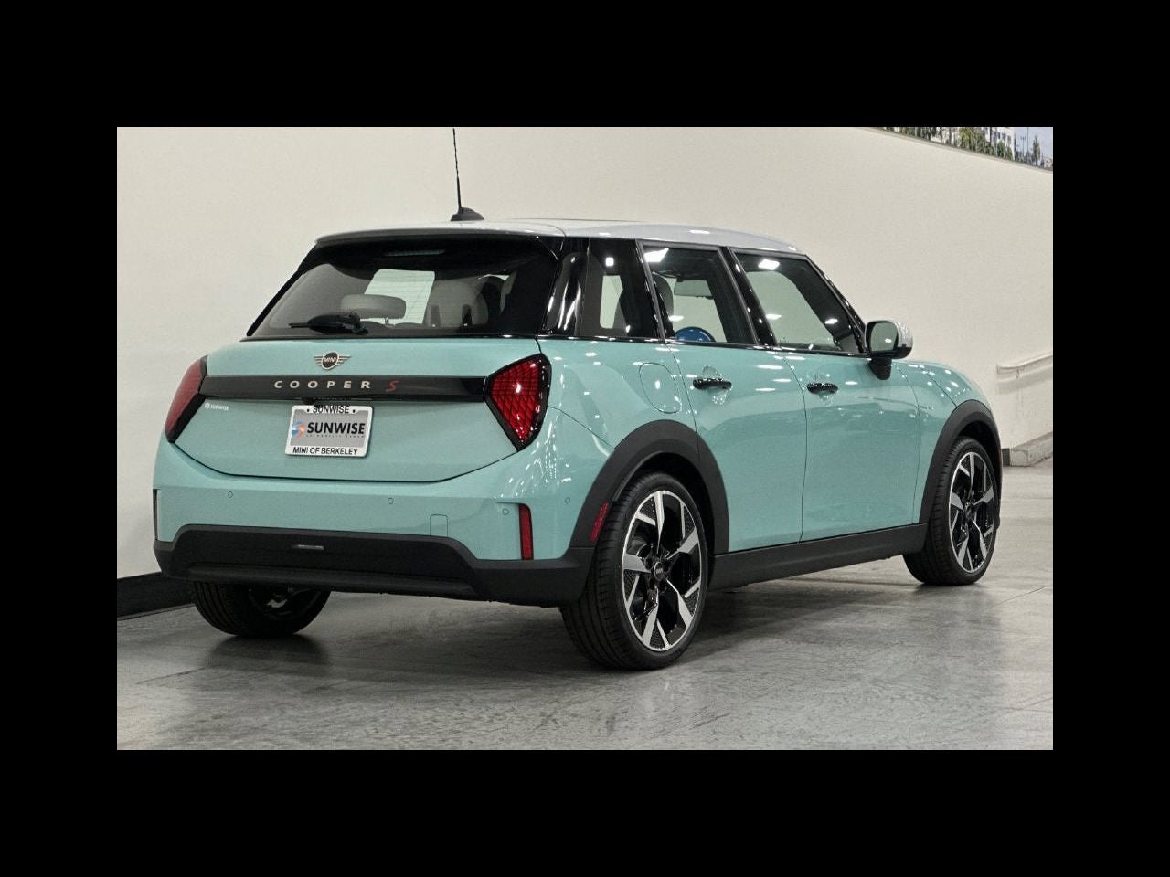 2027 MINI 4 DOOR ICONIC
