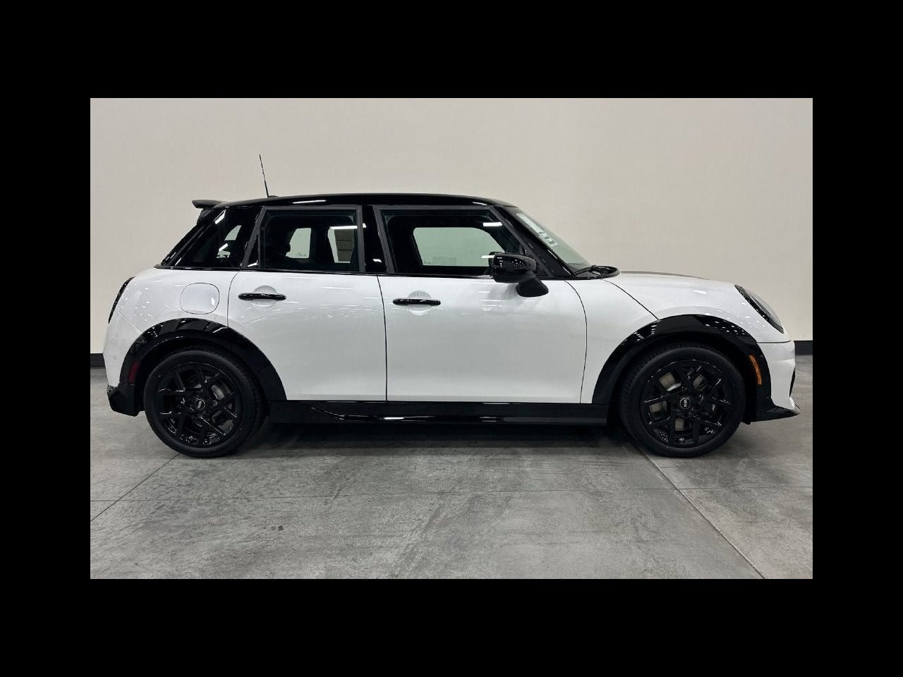 2027 MINI 4 DOOR ICONIC