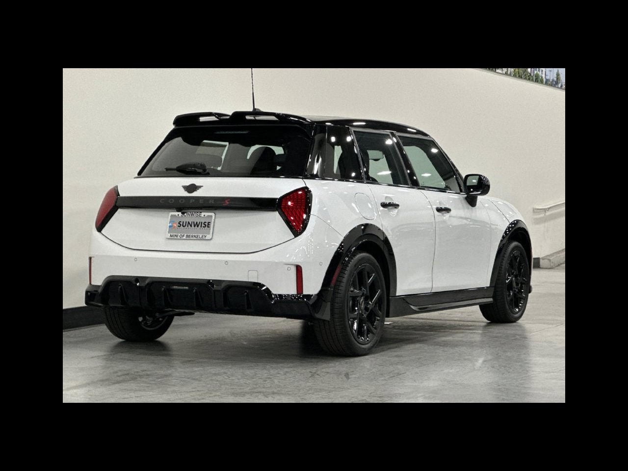 2027 MINI 4 DOOR ICONIC