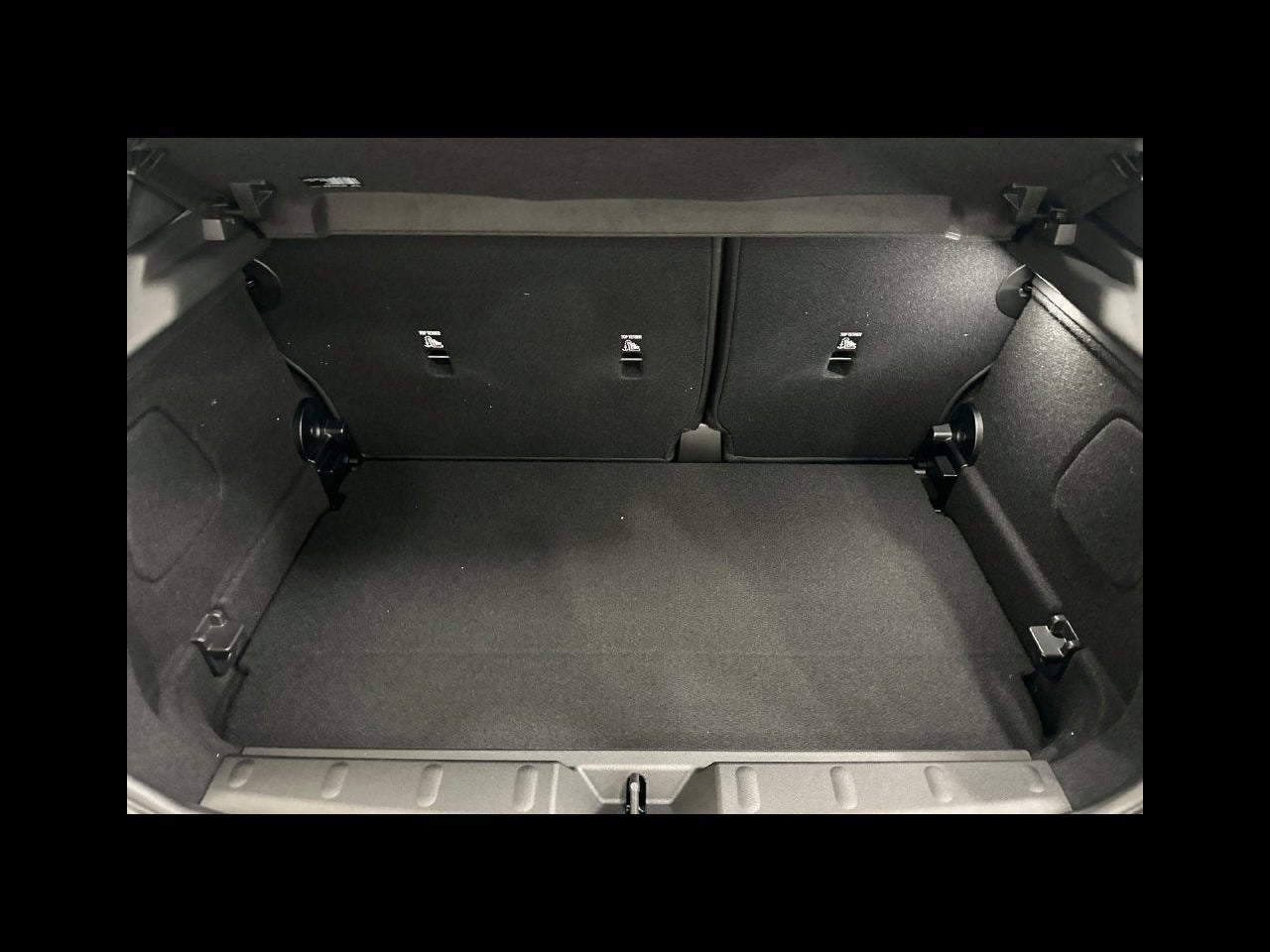 2027 MINI 4 DOOR ICONIC