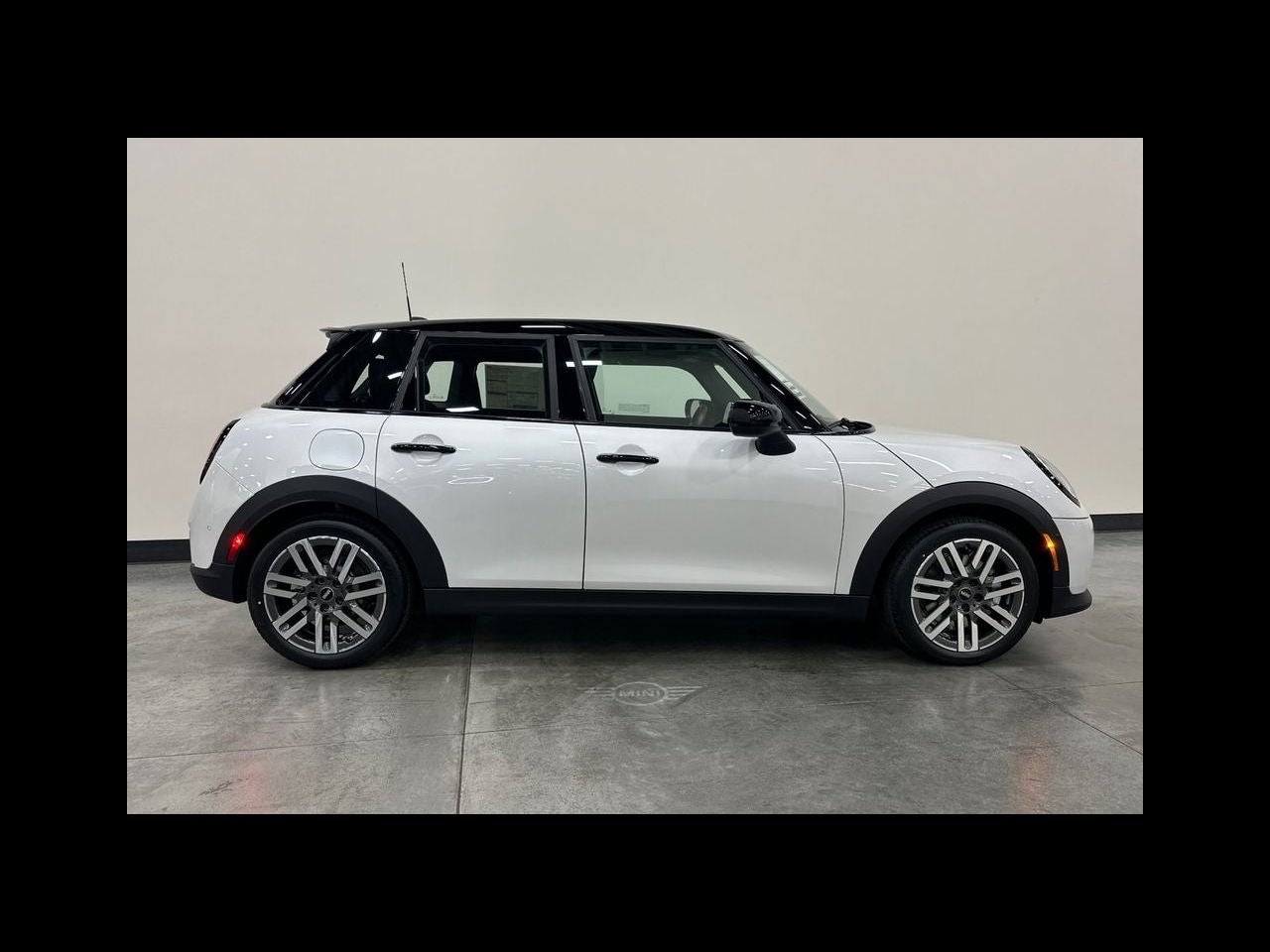 2026 MINI 4 DOOR SIGNATURE PLUS