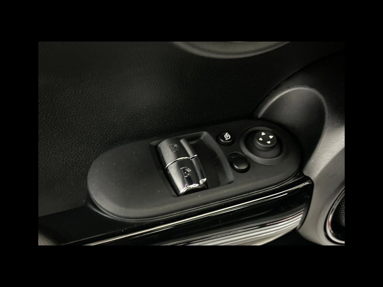 2024 MINI HARDTOP 2 DOOR Iconic