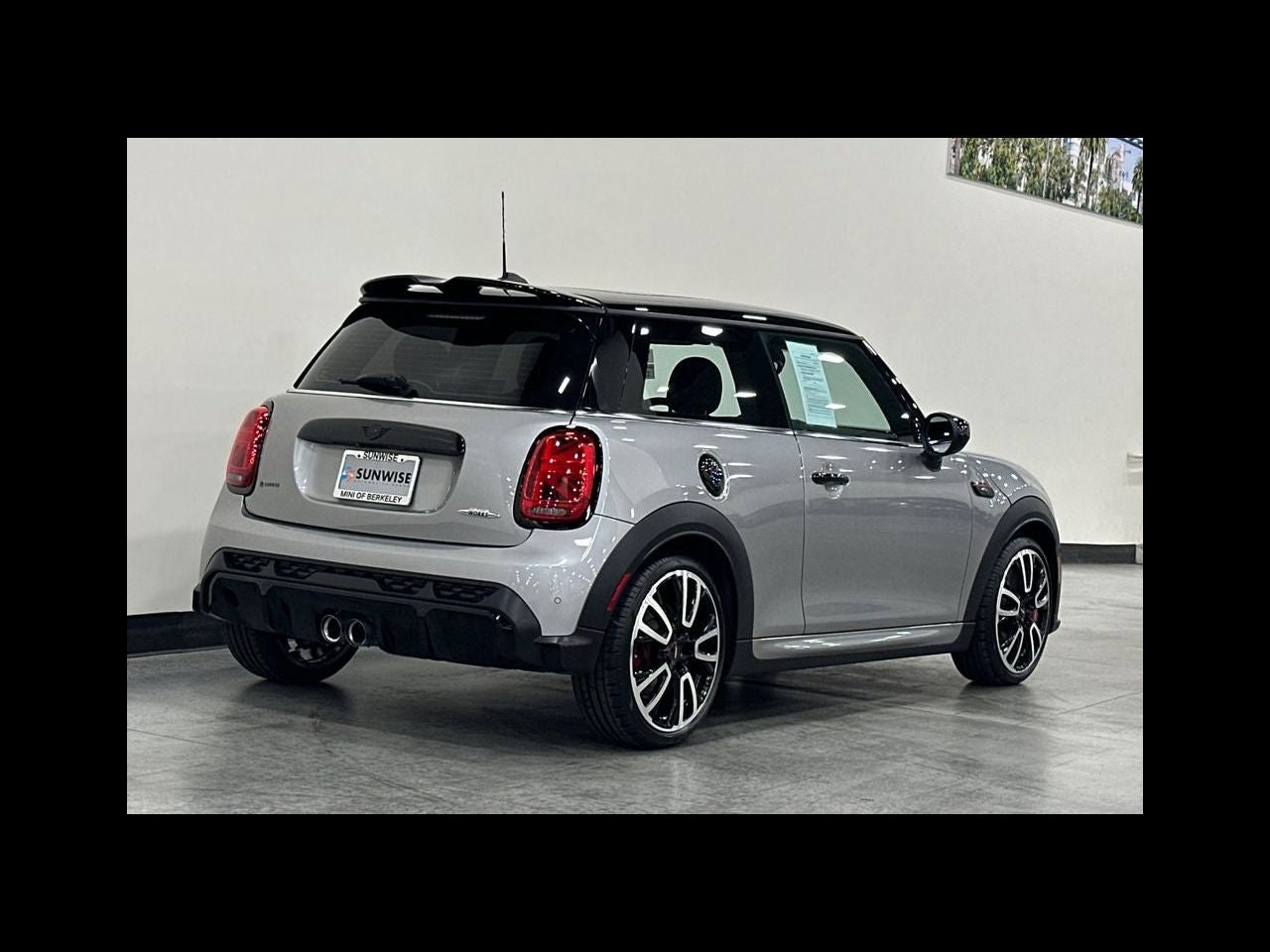2024 MINI HARDTOP 2 DOOR Iconic