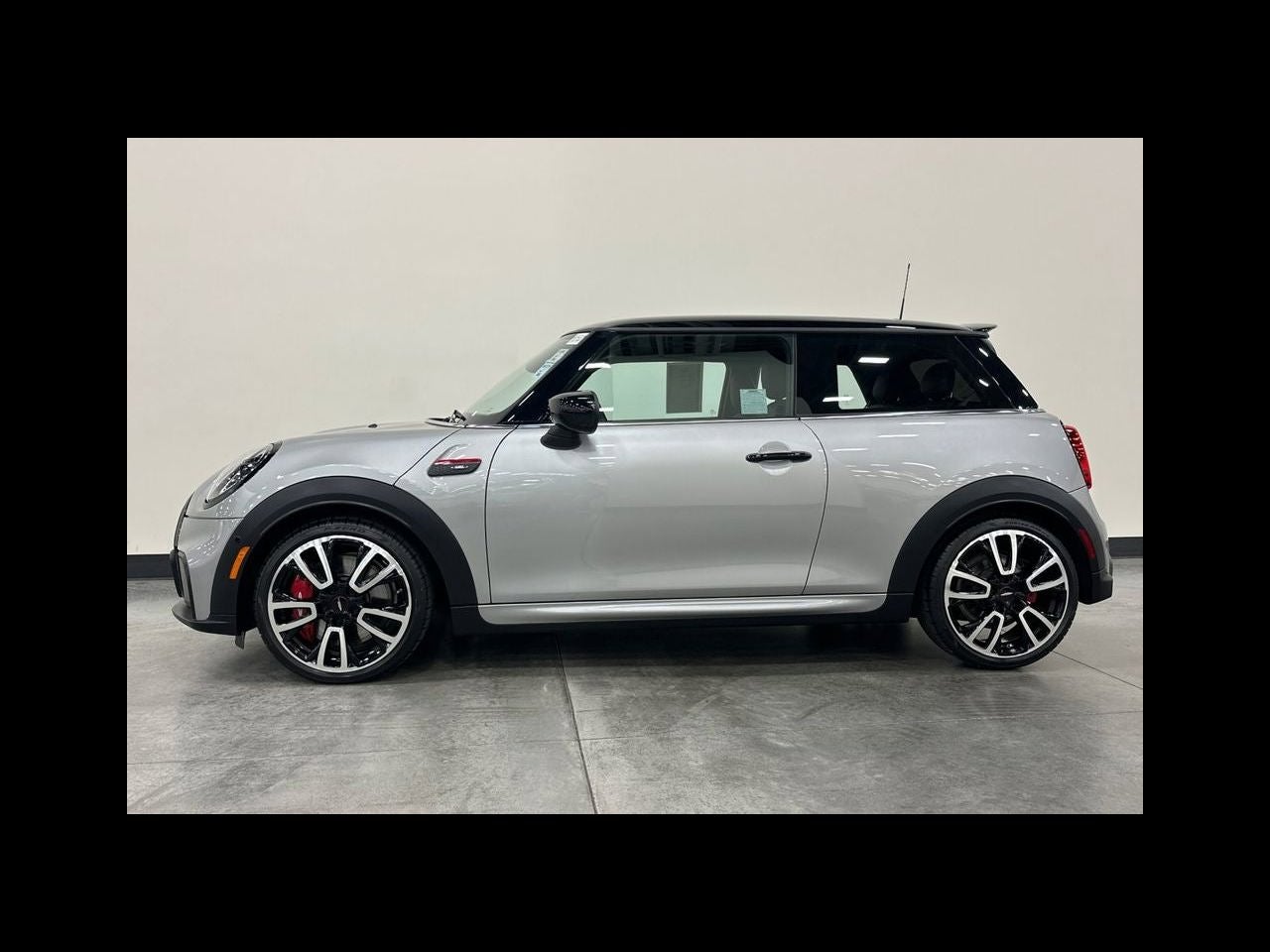 2024 MINI HARDTOP 2 DOOR Iconic