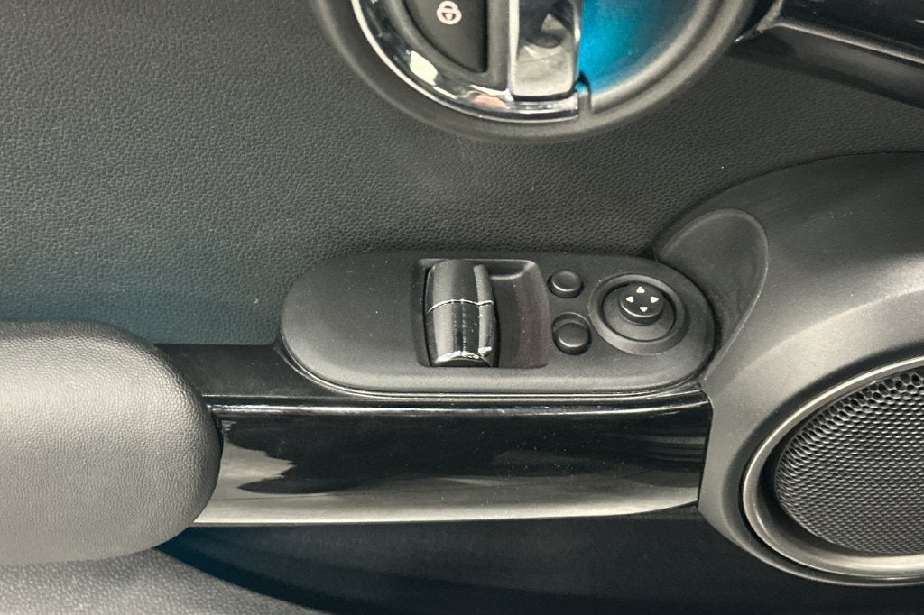 2015 MINI HARDTOP 2 DOOR Base