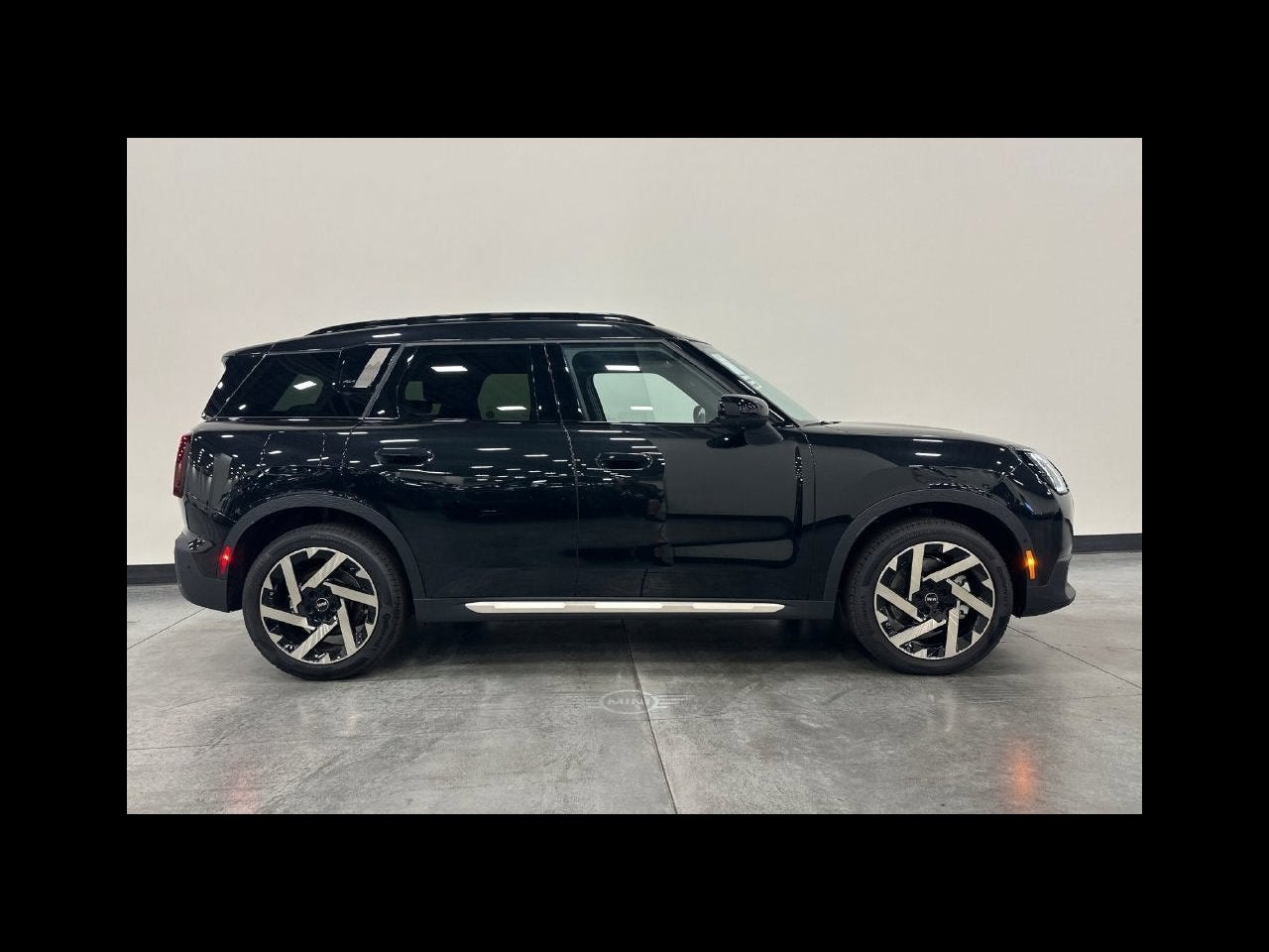 2027 MINI COUNTRYMAN ICONIC