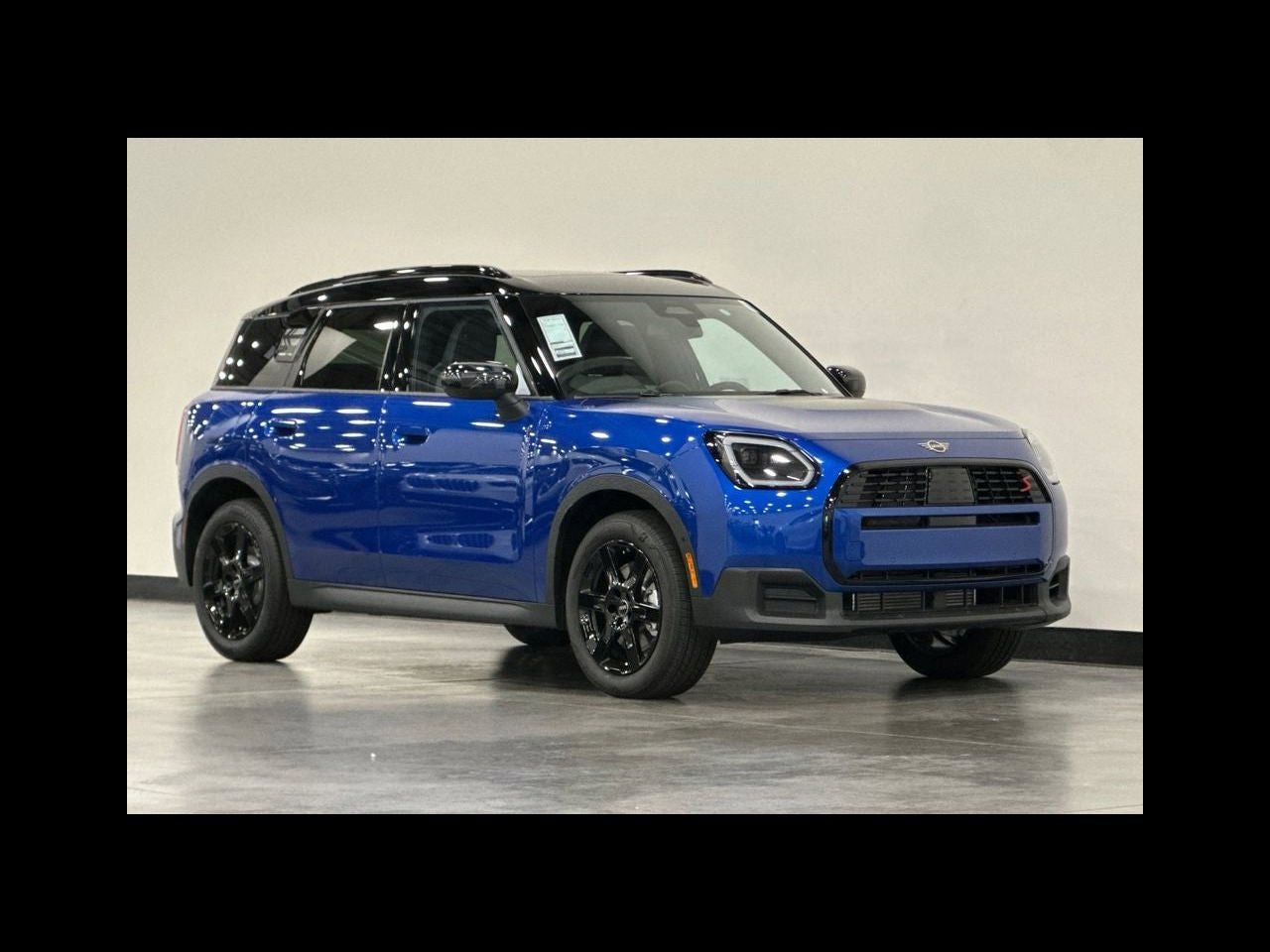 2027 MINI COUNTRYMAN Base