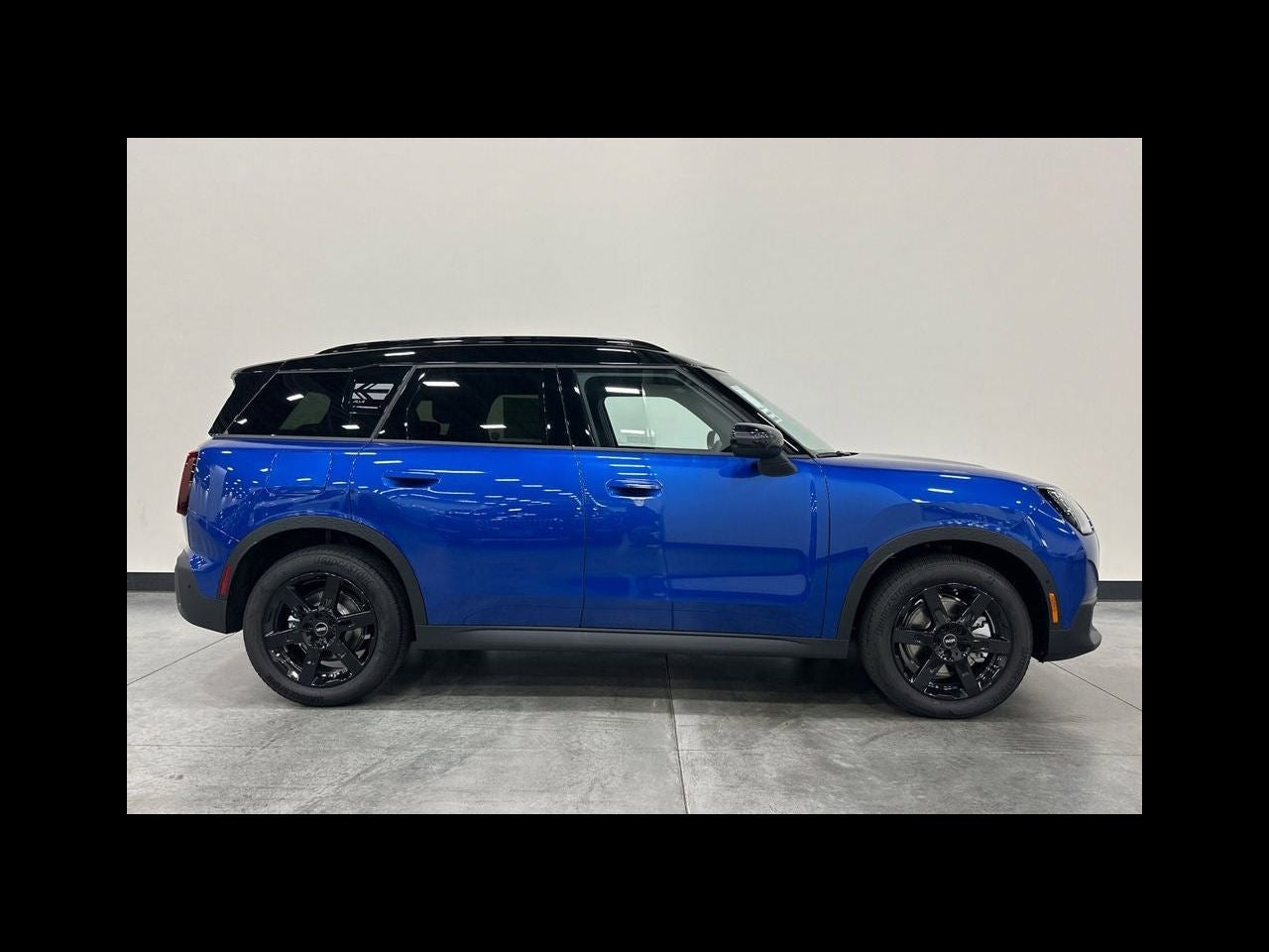 2027 MINI COUNTRYMAN Base