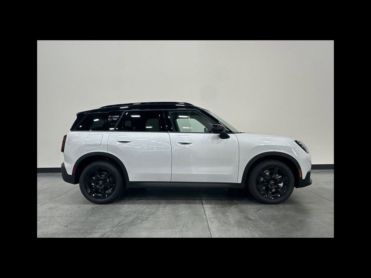 2027 MINI COUNTRYMAN Base