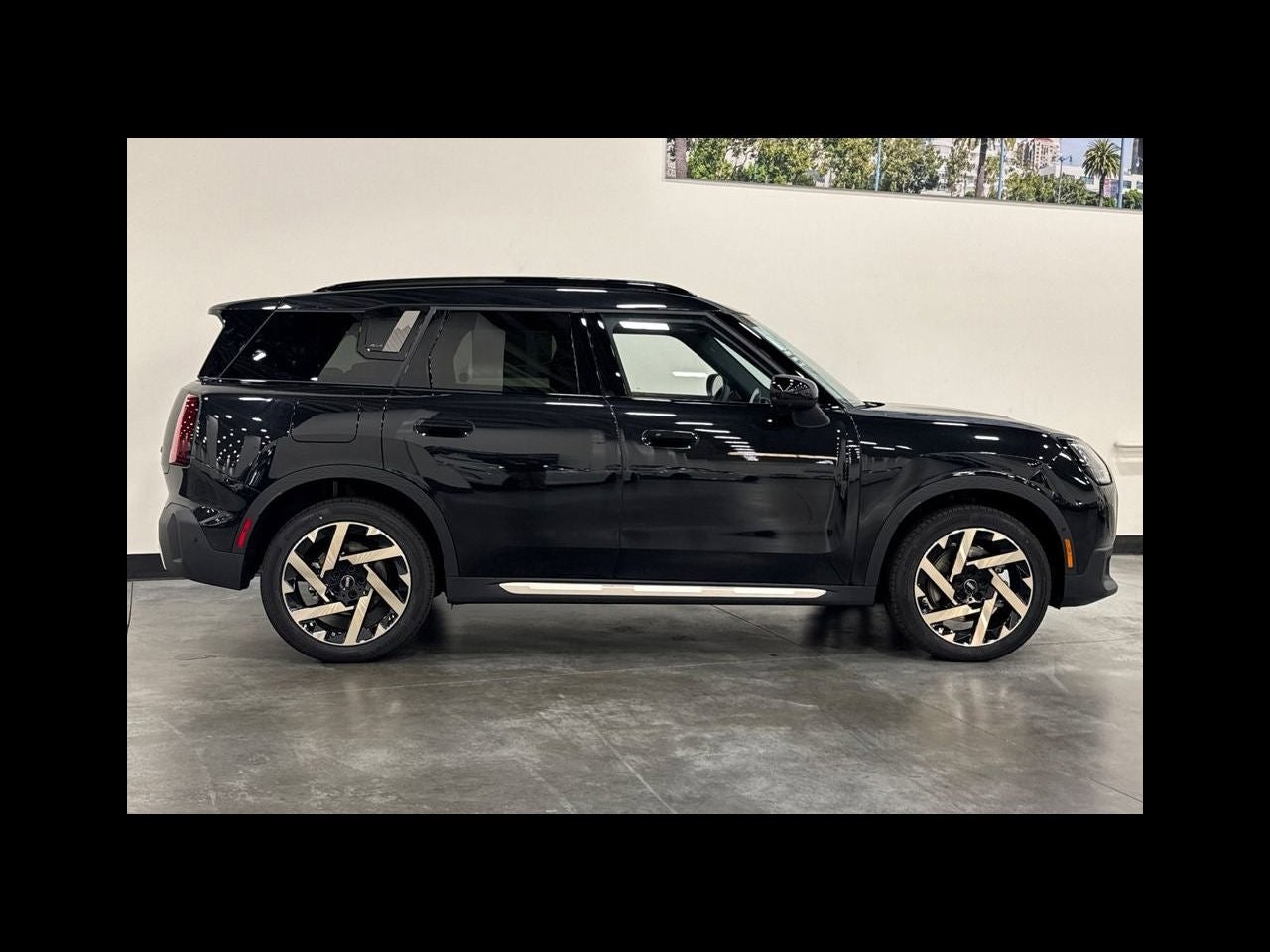 2027 MINI COUNTRYMAN ICONIC