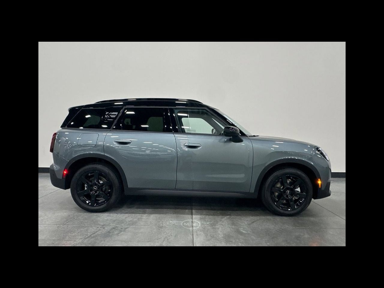 2027 MINI COUNTRYMAN ICONIC