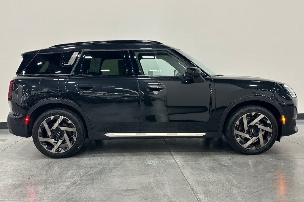 2025 MINI COUNTRYMAN Iconic